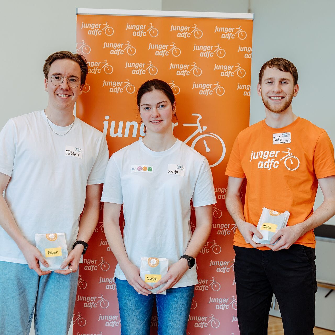 Die frisch gewählten Kassenprüfer:innen des Jungen ADFC NRW 2026.