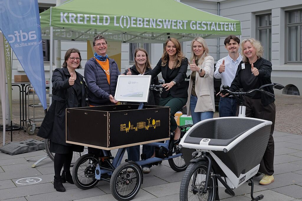 Stadt Krefeld, Auszeichnung in Silber Am 5. Mai 2026 erhielt die Stadt Krefeld das Zertifikat "Fahrradfreundlicher Arbeitgeber" in Silber vom ADFC.