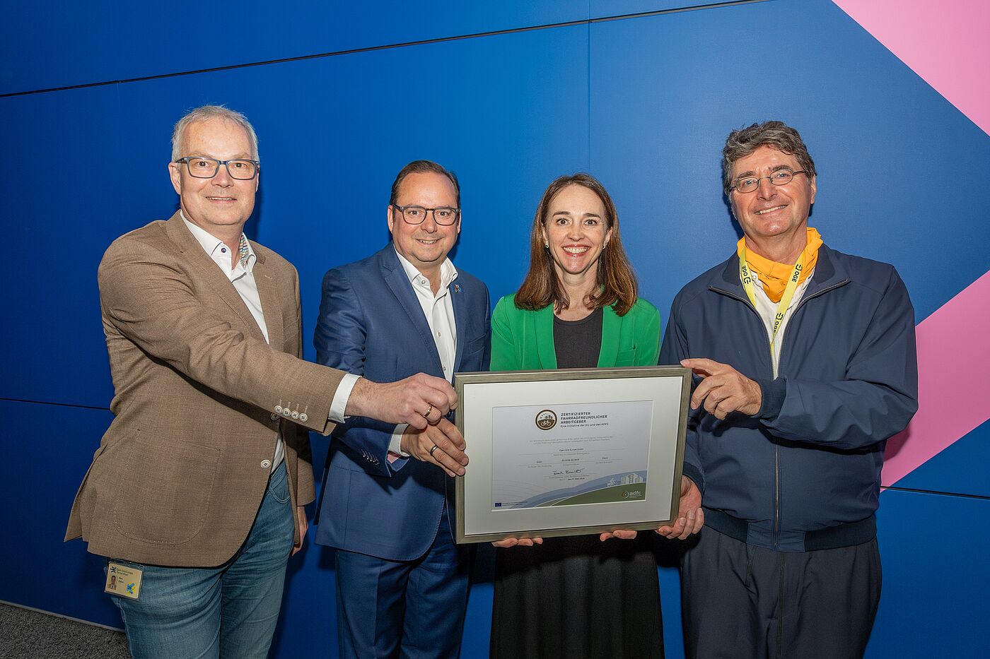 Open Grid Europe GmbH, Zertifikat in Gold Am 19. Mai 2026 erhielt die Open Grid Europe GmbH vom ADFC die Auszeichnung "Fahrradfreundlicher Arbeitgeber" mit der höchsten Stufe in Gold.