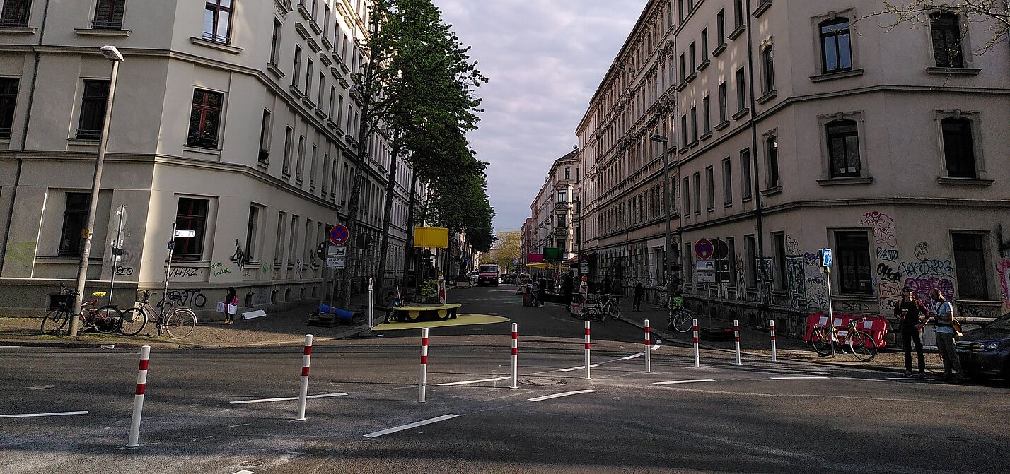 modaler Filter, Leipzig Der ADFC fordert eine deutliche Formulierung in der StVO, dass z. B. auch modale Filter zum Schutz von Flächen für den Rad- und Fußverkehr zulässig sind.